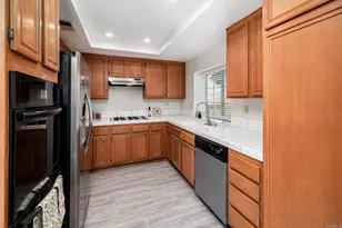 740 Breeze Hill Dr, Vista, CA 92081 - Photo 16