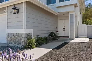 6819 Xana Way, Carlsbad, CA 92009 - Photo 2