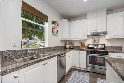 2734 Overlook Point Drive, Escondido, CA 92029 - Photo 16