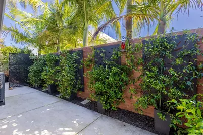 8675 Glenwick Lane, La Jolla, CA 92037 - Photo 32