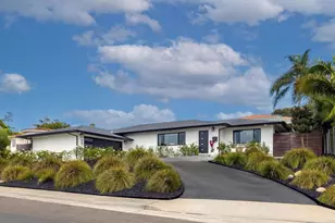 8675 Glenwick Ln, La Jolla, CA 92037 - Photo 2