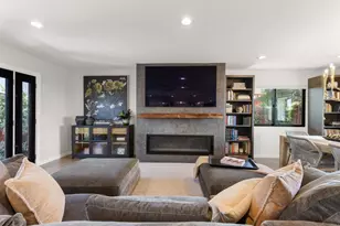 8675 Glenwick Ln, La Jolla, CA 92037 - Photo 14