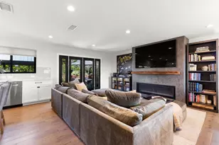 8675 Glenwick Ln, La Jolla, CA 92037 - Photo 12
