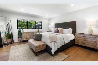 8675 Glenwick Lane, La Jolla, CA 92037 - Photo 18