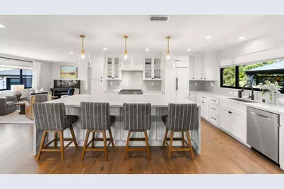 8675 Glenwick Lane, La Jolla, CA 92037 - Photo 10