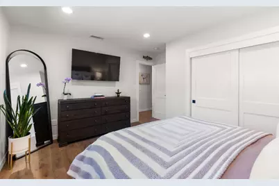 8675 Glenwick Lane, La Jolla, CA 92037 - Photo 24