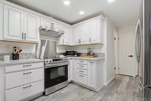 4608 Driftwood Cir, Carlsbad, CA 92008 - Photo 8