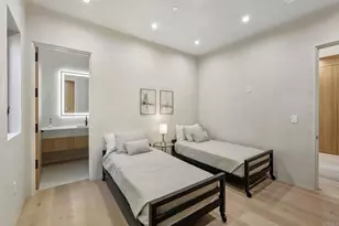 824 N Curson Ave, Los Angeles, CA 90046 - Photo 36