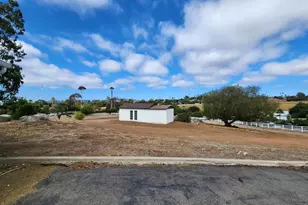 1060 Crestview Rd, Vista, CA 92081 - Photo 20