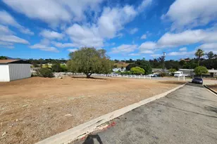 1060 Crestview Rd, Vista, CA 92081 - Photo 34