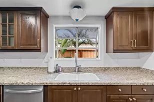267 Hannalei Dr, Vista, CA 92083 - Photo 12