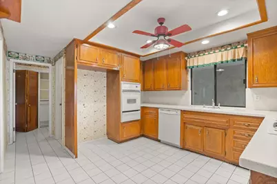 1060 Evergreen Lane, Vista, CA 92084 - Photo 10