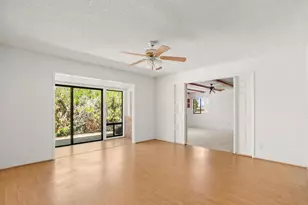 1060 Evergreen Ln, Vista, CA 92084 - Photo 16