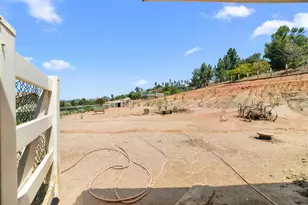 1060 Evergreen Ln, Vista, CA 92084 - Photo 34
