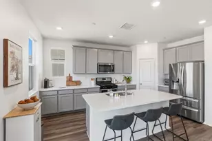 887 Brookdale Dr, Vista, CA 92081 - Photo 8