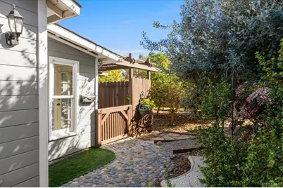 697 Ocean View Avenue, Encinitas, CA 92024 - Photo 36