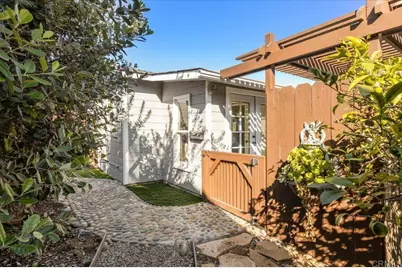 697 Ocean View Avenue, Encinitas, CA 92024 - Photo 38