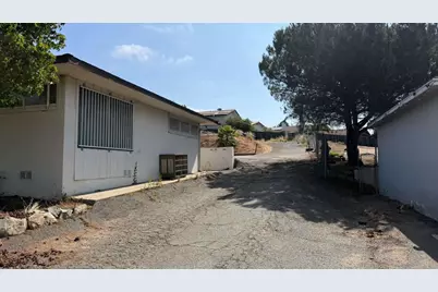702 Civic Center Drive, Vista, CA 92084 - Photo 2