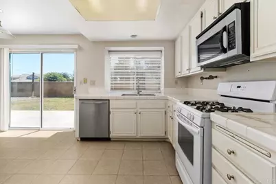 25177 Calle De Tres Amigos, Murrieta, CA 92563 - Photo 16