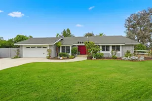 745 Blackhawk Cir, Vista, CA 92081 - Photo 2