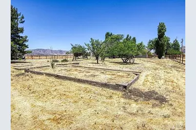 18461 Santa Anita St Street, Tehachapi, CA 93561 - Photo 6