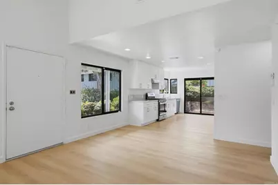 8210 Caminito Modena, La Jolla, CA 92037 - Photo 16