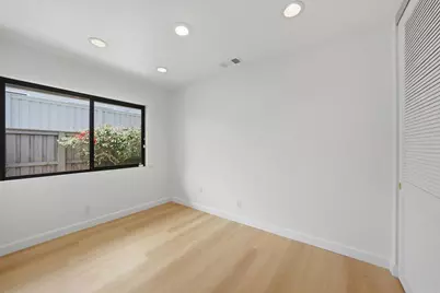 8210 Caminito Modena, La Jolla, CA 92037 - Photo 22