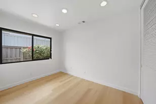 8210 Caminito Modena, La Jolla, CA 92037 - Photo 22