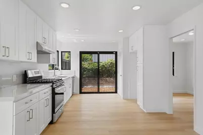 8210 Caminito Modena, La Jolla, CA 92037 - Photo 18