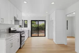 8210 Caminito Modena, La Jolla, CA 92037 - Photo 18