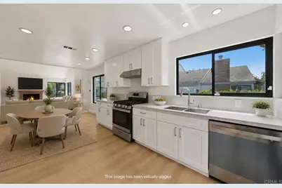 8210 Caminito Modena, La Jolla, CA 92037 - Photo 6