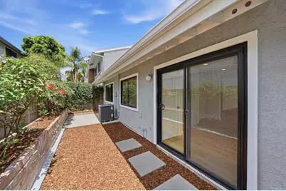 8210 Caminito Modena, La Jolla, CA 92037 - Photo 32