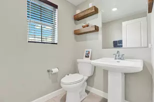 1087 Delpy View, Vista, CA 92084 - Photo 8