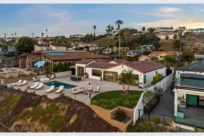 3080 Lloyd Street, San Diego, CA 92117 - Photo 2