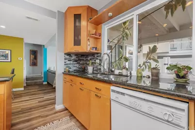 1081 Woodlake Dr, Cardiff by the Sea, CA 92007 - Photo 10