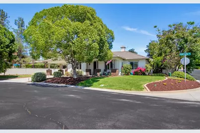 820 Culloden Court, Fallbrook, CA 92028 - Photo 2