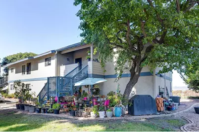 221 Stage Coach Road, Oceanside, CA 92057 - Photo 2