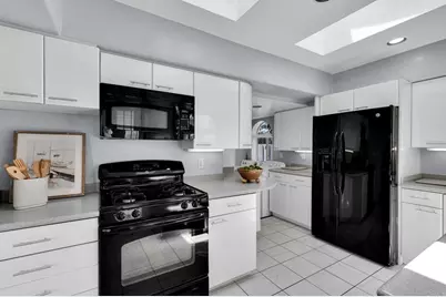 1060 Pacific Beach Drive, San Diego, CA 92109 - Photo 14