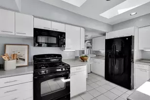 1060 Pacific Beach Dr, Pacific Beach (San Diego), CA 92109 - Photo 14