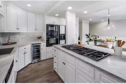 7525 Jerez Court #F, Carlsbad, CA 92009 - Photo 10