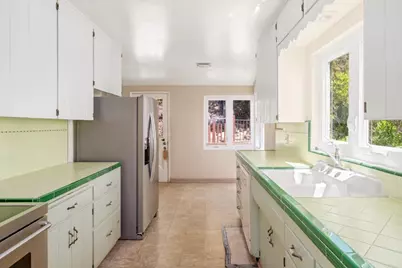 5825 Folsom Dr, La Jolla, CA 92037 - Photo 18