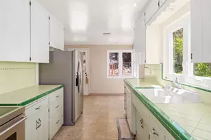 5825 Folsom Dr, La Jolla, CA 92037 - Photo 18