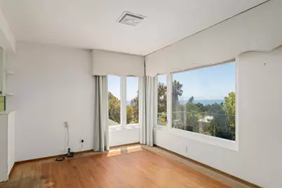 5825 Folsom Dr, La Jolla, CA 92037 - Photo 4