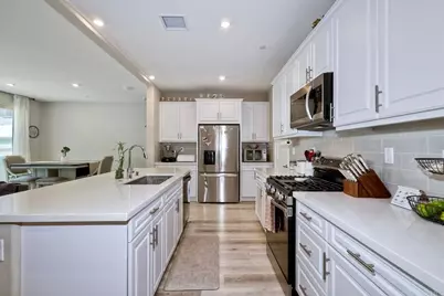1715 Crabapple Way, Oceanside, CA 92056 - Photo 4