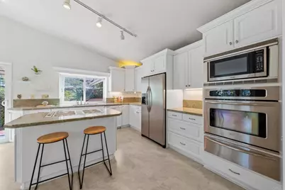 2354 Kimberly Ct, Carlsbad, CA 92008 - Photo 18