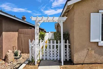 13523 Merry Oaks, Victorville, CA 92392 - Photo 4