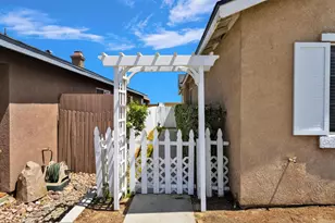 13523 Merry Oaks, Victorville, CA 92392 - Photo 4