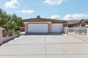 638 Cantara Ln, Vista, CA 92081 - Photo 2