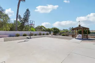 638 Cantara Ln, Vista, CA 92081 - Photo 58