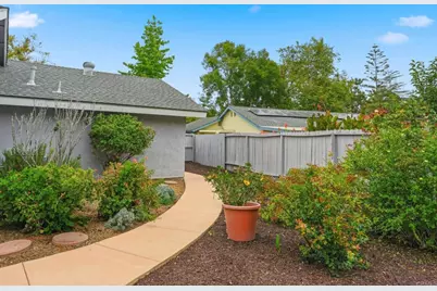 745 Blackhawk Cir, Vista, CA 92081 - Photo 40